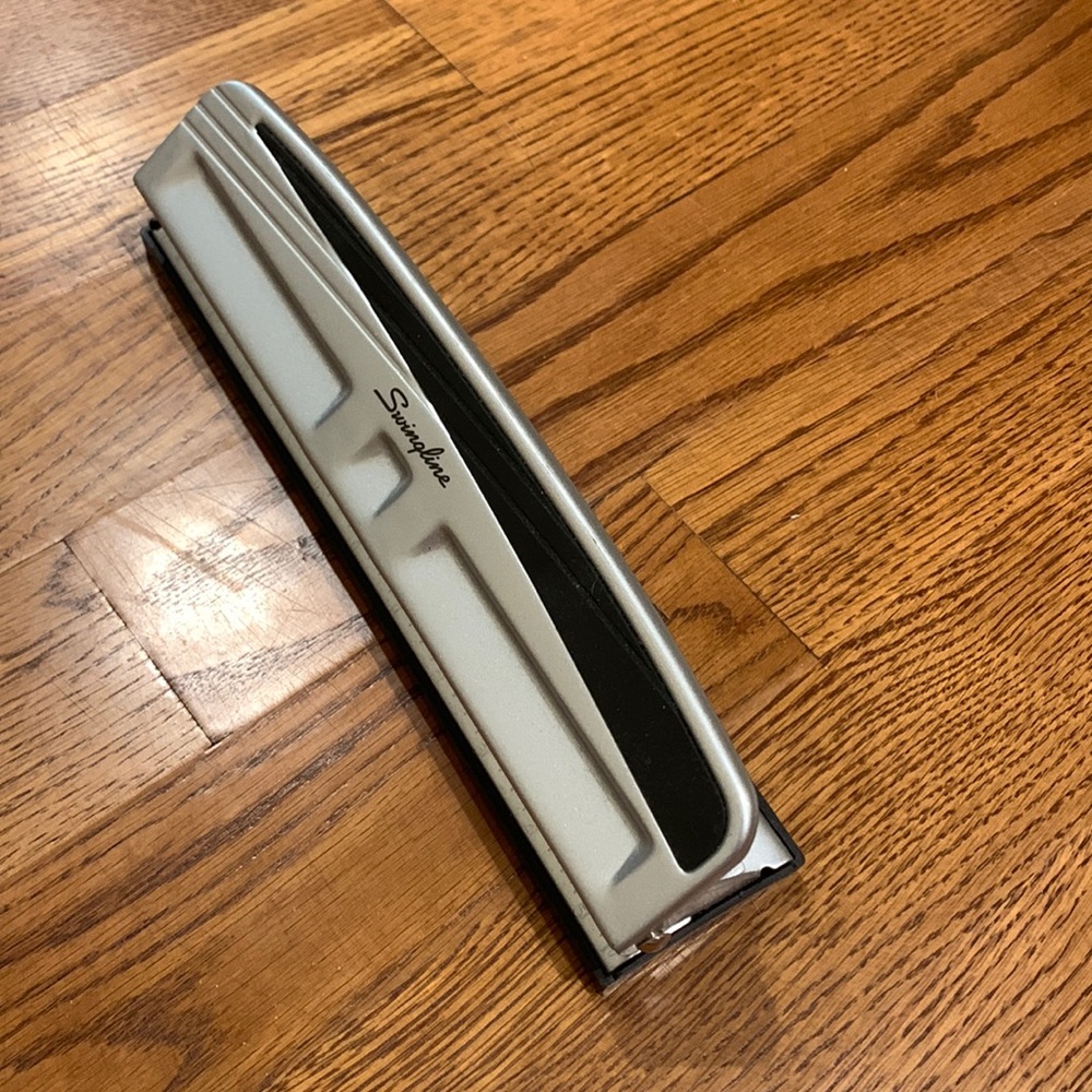 Swingline Hole puncher